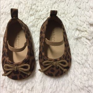 Old navy baby leopard flat